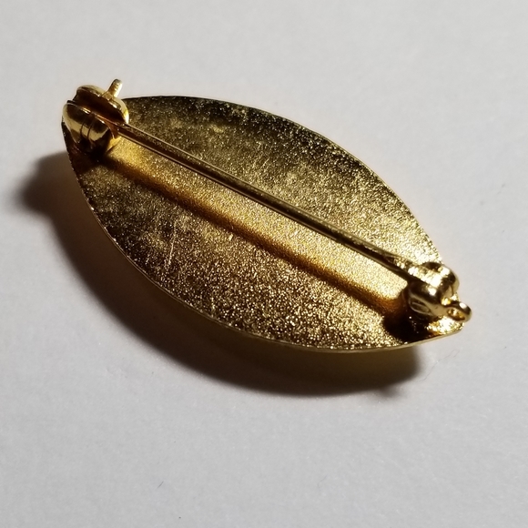 Vintage Hospital Volunteer 500 Hours pin gold tone brooch green enamel - Picture 7 of 7